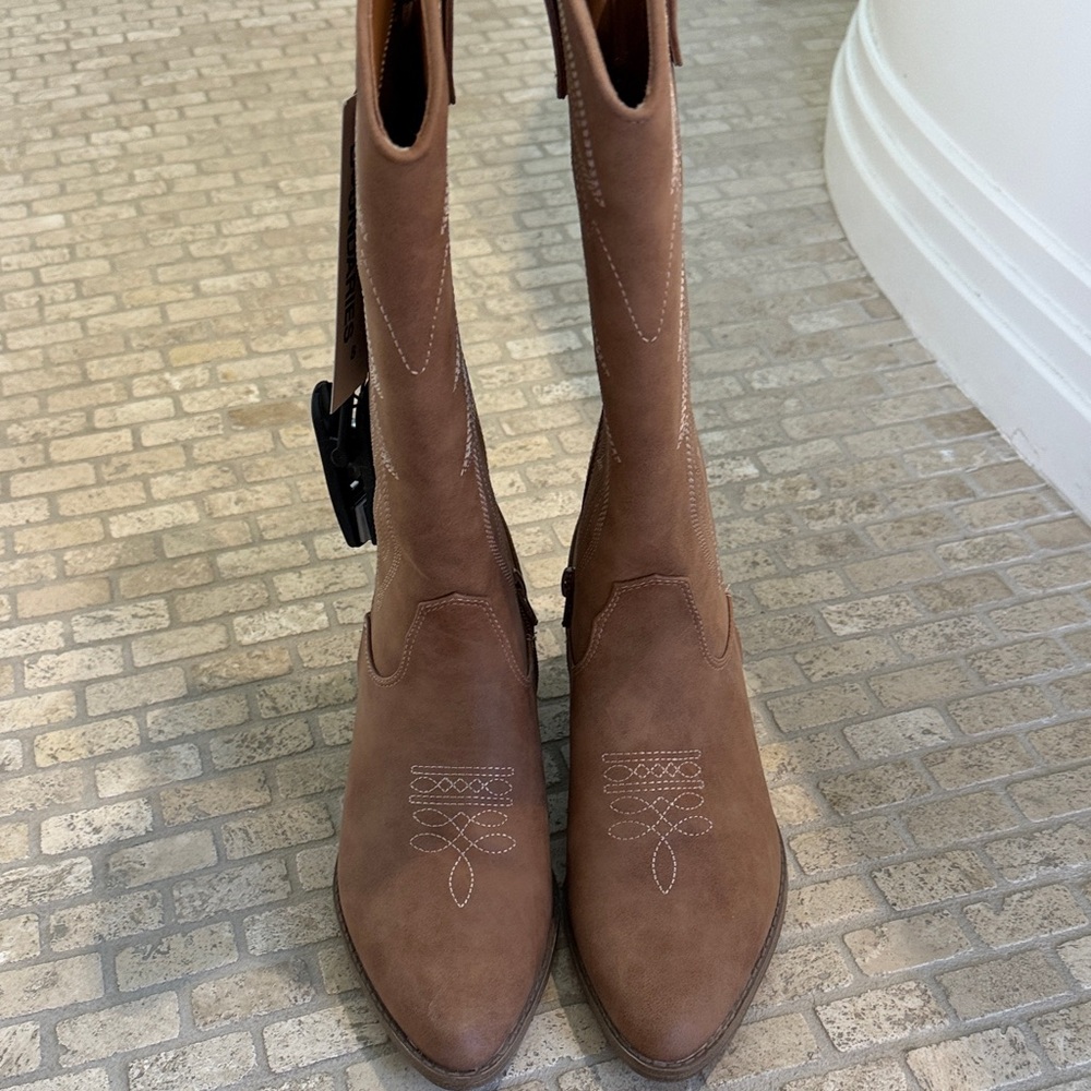 No Boundaries Tan Western Boots - Picture 2 of 5
